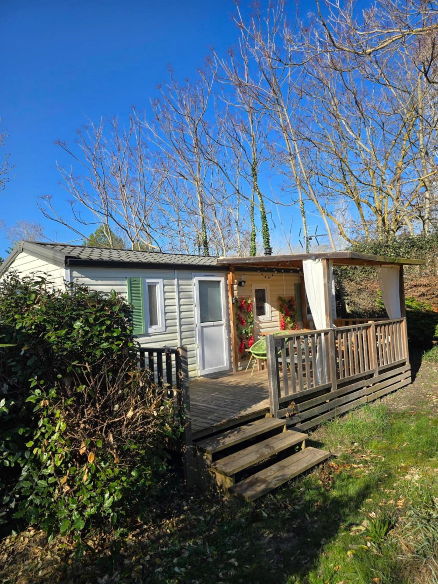 Camping Domaine Des Iscles La Roque-d'Antheron Eksteriør bilde